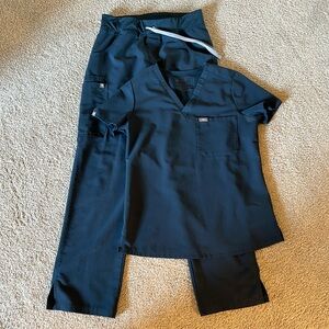 Figs scrub set xs top, s bottom